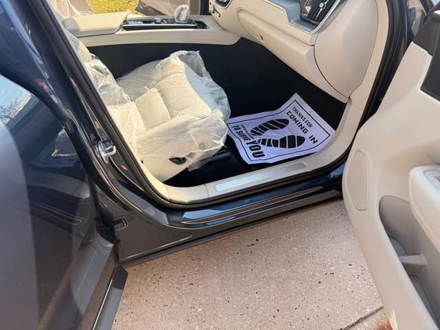 Volvo XC60, interior, seats covered