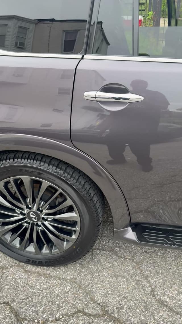 Infiniti QX80, door & wheel
