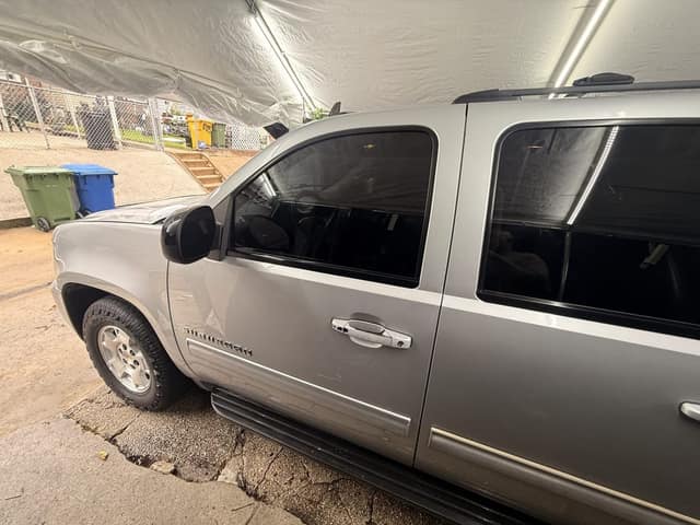 Chevrolet Suburban, side