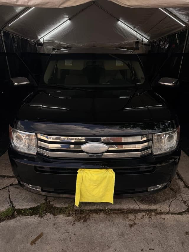 Ford Flex, front, in the bay