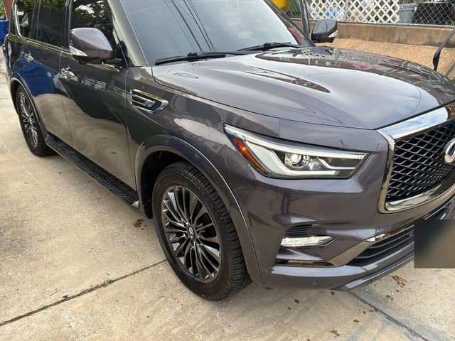 Infiniti QX80, front three-quarter view outdoors